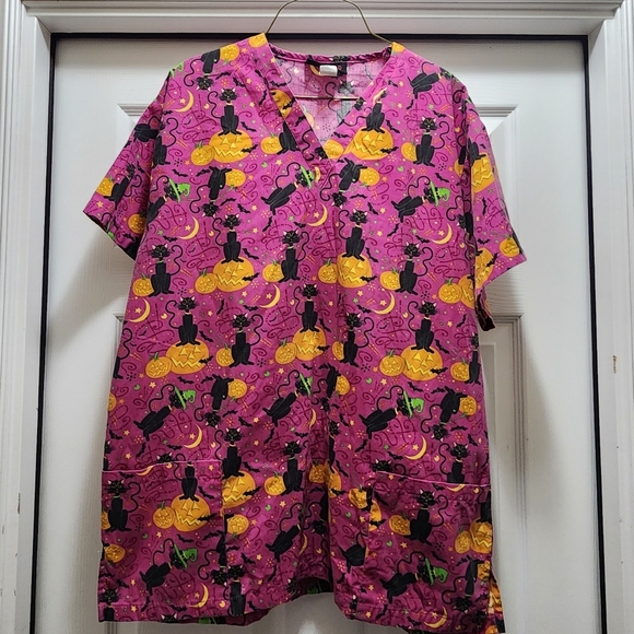 Halloween Scrub Top Women's Medium Pink Black Cat Pumpkin Nursing Medical - Picture 2 of 8